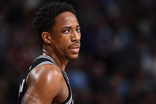 国王力克独行侠止6连败 恩比德37分76人4连胜